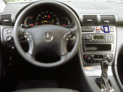Mercedes-Benz-C-Class_2001_800x600_wallpaper_09.jpg