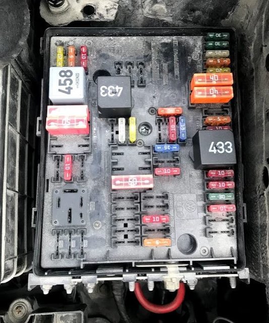 relay and fuses engine part 1.JPG