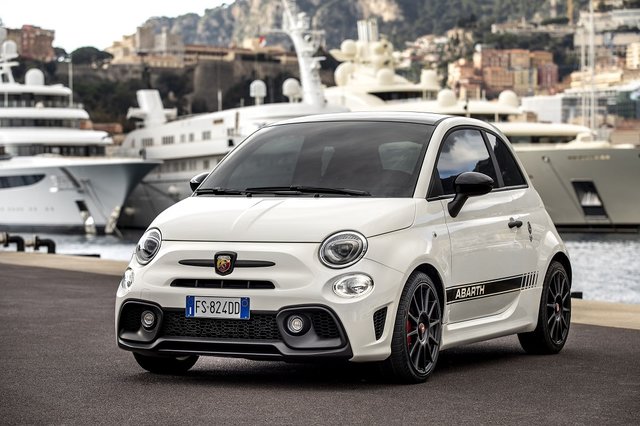 Abarth 595 Competizione.jpg