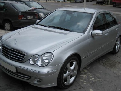 Resize-of-1-Mercedes-C-230-(w203).-Car-Cinema-Navigation-Kenwood-DDX-8029.jpg