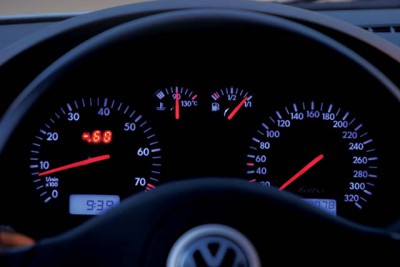 0311_02z+2000_volkswagen_golf_iv+dashboard_view.jpg