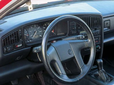 0310_14z+1992_volkswagen_corrado_slc_coupe+steering_wheel.jpg