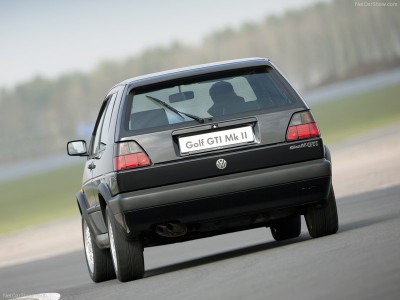 Volkswagen-Golf_II_GTI_1983_800x600_wallpaper_0f.jpg