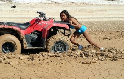car_stuck_girls_72.jpg