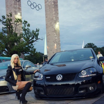 miss-gti-angela-kutscher-pumps-gas-in-octavia-rs-looks-under-a-gti-bonnet_3.jpg