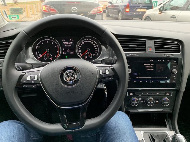 vw_golf_int1.jpg