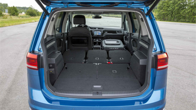 2017-volkswagen-touran.jpg